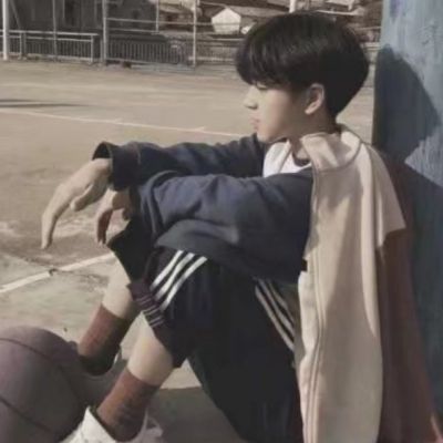 男头像治愈系干净看书
