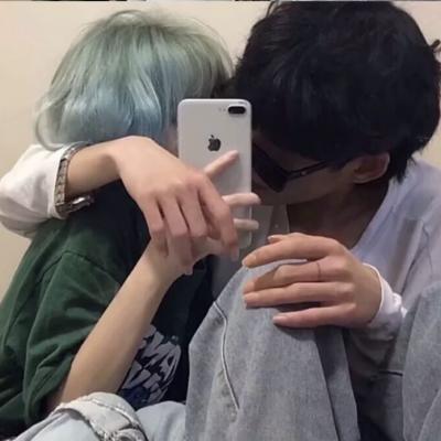 头像情侣一人一半高冷