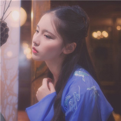 2023新年头像女生真人红色