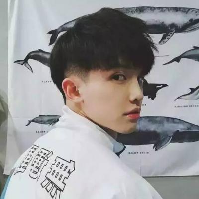 温柔干净的头像男