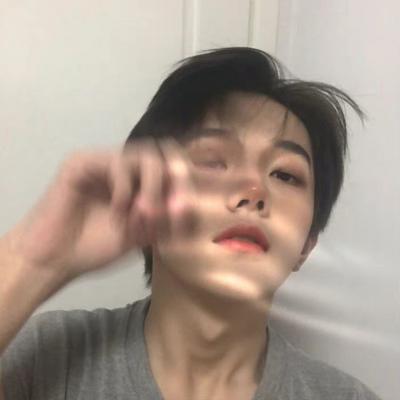 头像图片男生伤感正脸