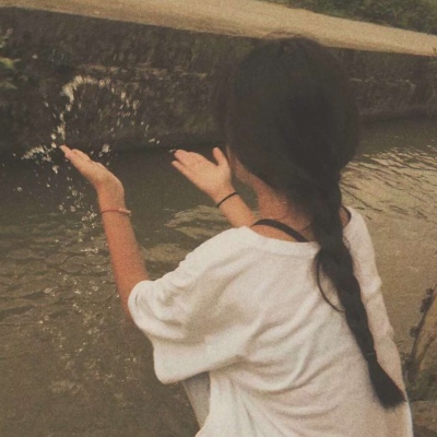 头像简约线条女生