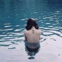 简约线条头像女ins
