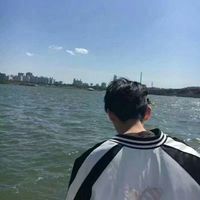 气质高雅男士微信头像