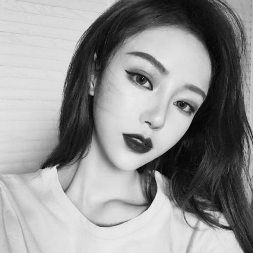 女生头像霸气高冷黑色系侧脸