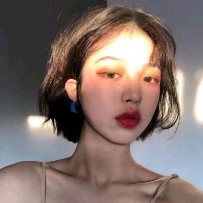 超好看的头像女简单