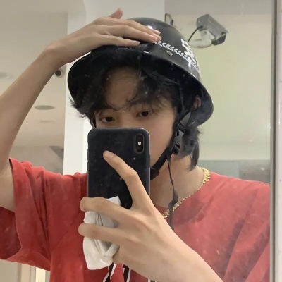 简单耐看干净阳光头像男生