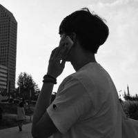 头像男背影黑白