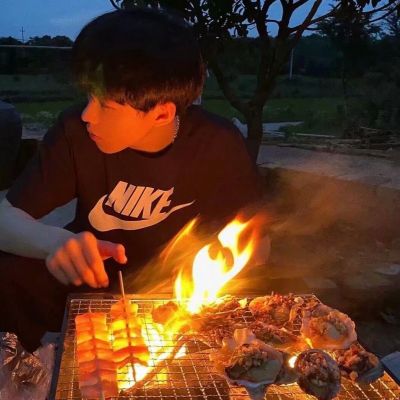 高冷帅气的男生头像