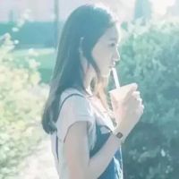 森系头像女背影