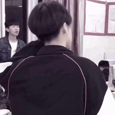 头像霸气男生背影杀