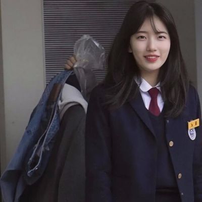 女生头像简约干净大方