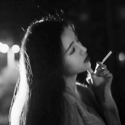 冷漠头像女伤感抽烟