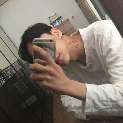 头像男真人高冷无水印