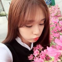 戴口罩女生头像
