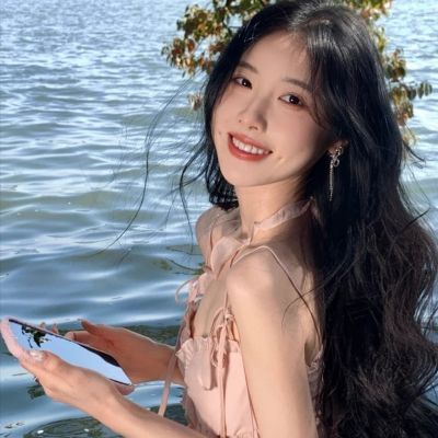 真人头像看不出来是网图的女生