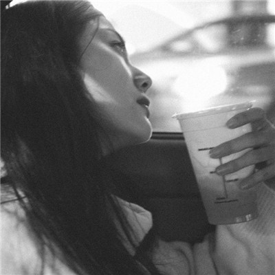 女生头像ins高级质感高冷黑白