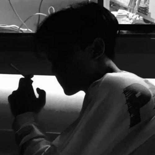 男生头像高冷黑白