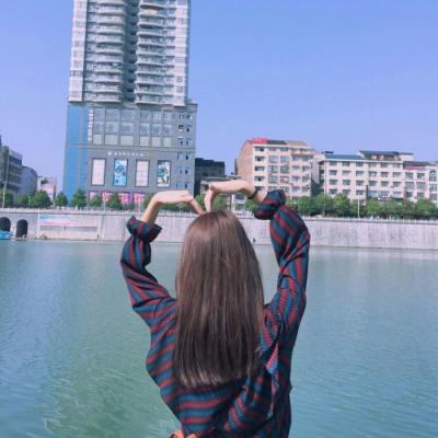 2023年最火头像女背影