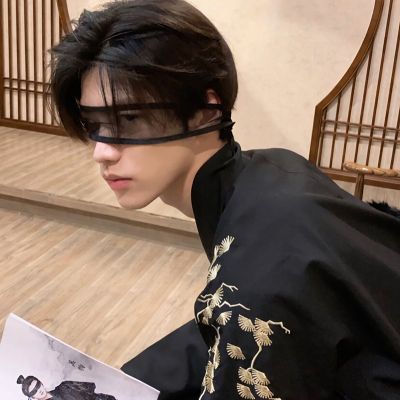 真人头像男背影