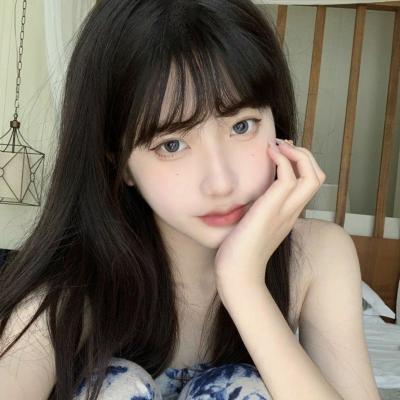 气质很干净的女生头像