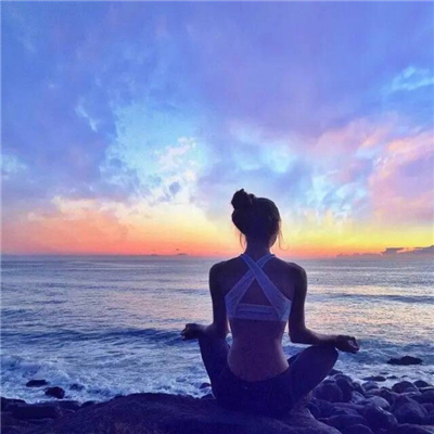 海边头像女生背影图片