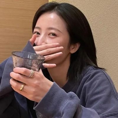 头像简约女生真人