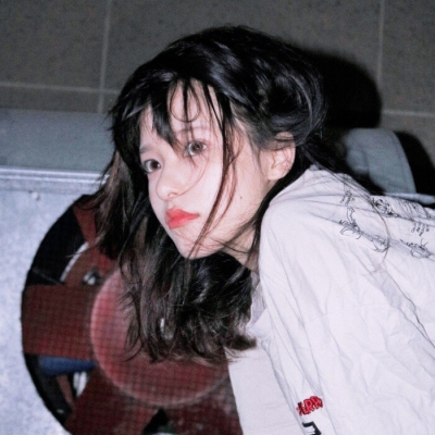 头像图片大全女可爱高清手机对镜子照