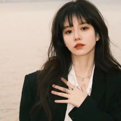 超好看的高冷头像女