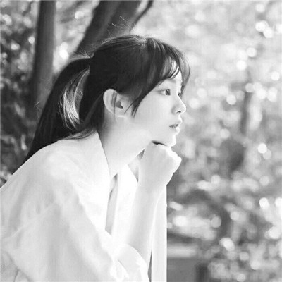 女生简约头像黑白系