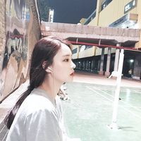 黑色高级感女生头像