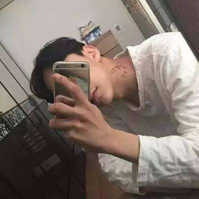 男士自拍头像的姿势大全