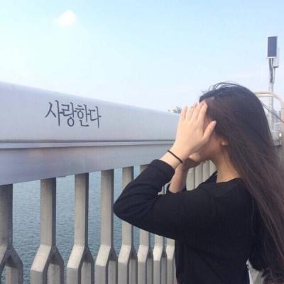海边头像女生背影图片