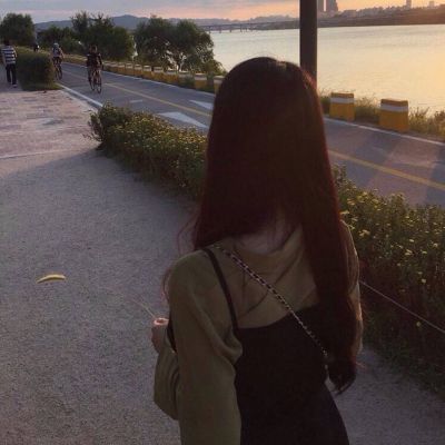 2023年头像图片女的背影