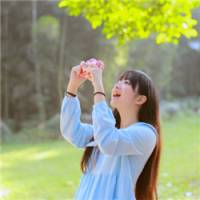 读书女生简约气质头像