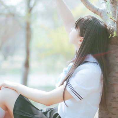 丧图女头像用手遮脸