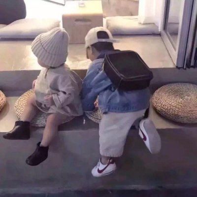 情侣头像女的拽着男的领带