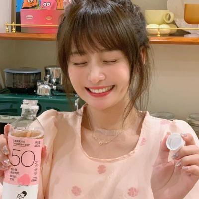 粉色小女孩真人头像