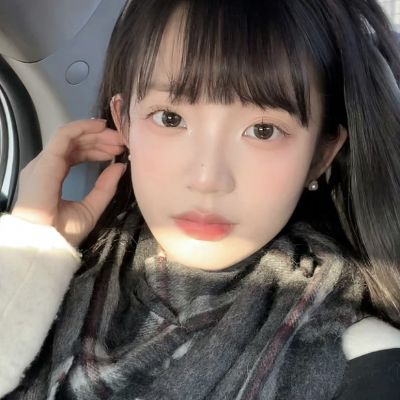 2023年跨年头像女侧面