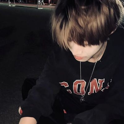 戴口罩帅哥头像图片真人