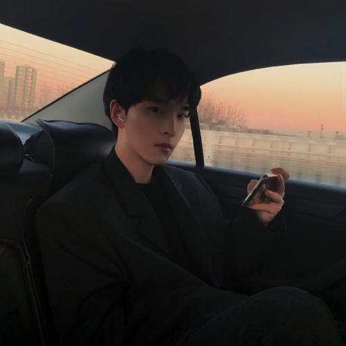 头像简约干净男