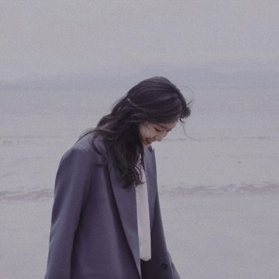 手机遮脸女生头像高冷