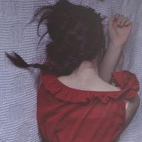 女生头像红色衣服