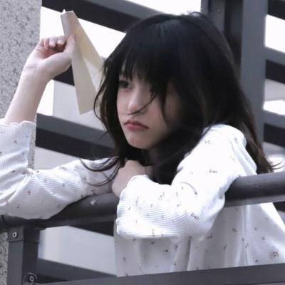 头像女生真人图片高冷霸气