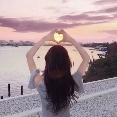 女人看大海背影照微信头像