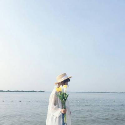 微信头像女背影海边 穿裙子盘头