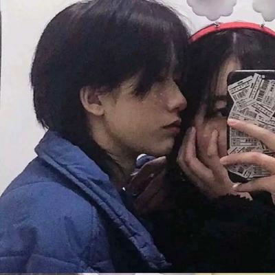 头像情侣一人一半高冷