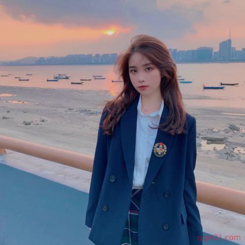 女生头像背影海边