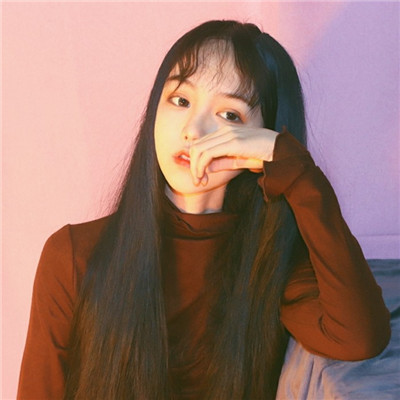 女生头像侧脸唯美长发撩头