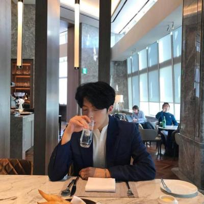 微信潮流头像男2021